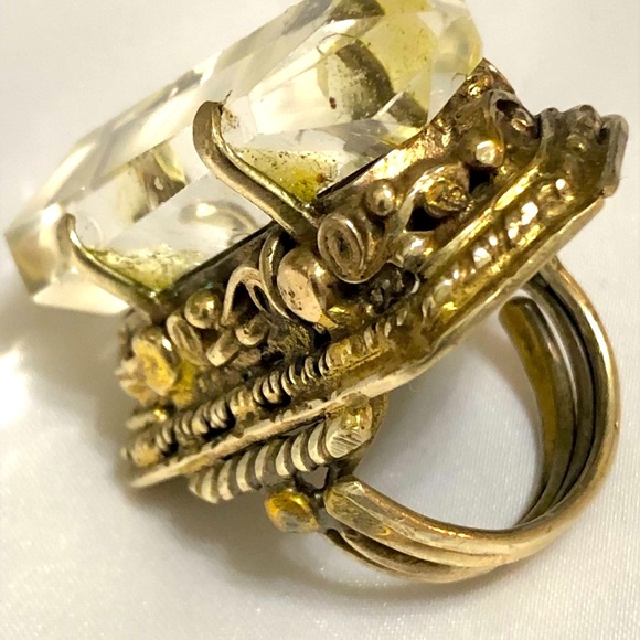 Adjustable clear Crystal ring. - Picture 4 of 8